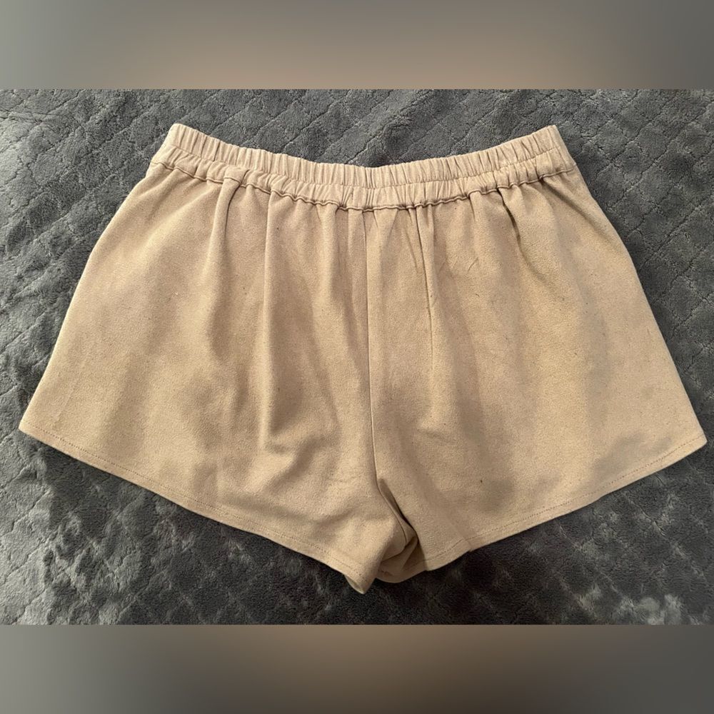 Vintage Tan High Rise Shorts - Picture 2 of 2